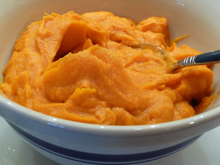 शकरकंद की प्यूरी (Baked Sweet Potato Purée) शिशु आहार